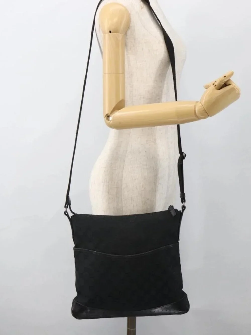 GUCCI GG Canvas Shoulder Bag Black Silver 145357 Auth 175338